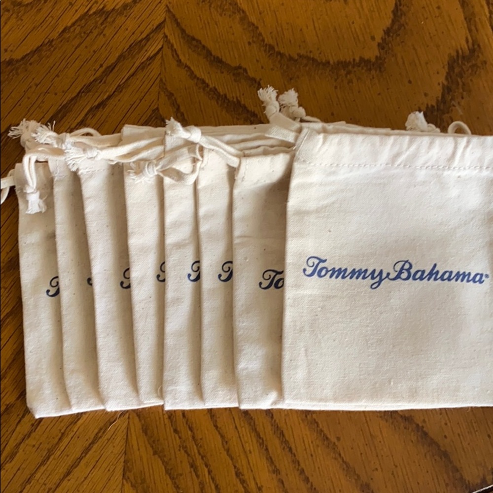8 Tommy Bahama gift bags